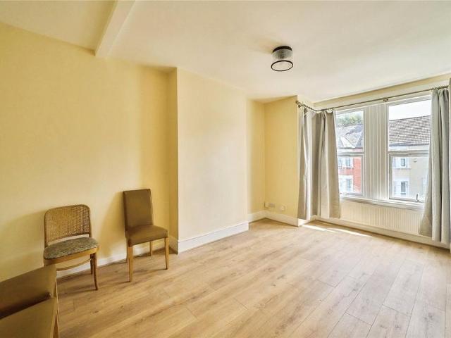 3 bedroom flat to rent