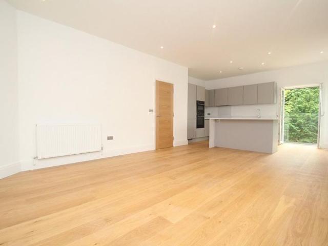 3 bedroom flat to rent