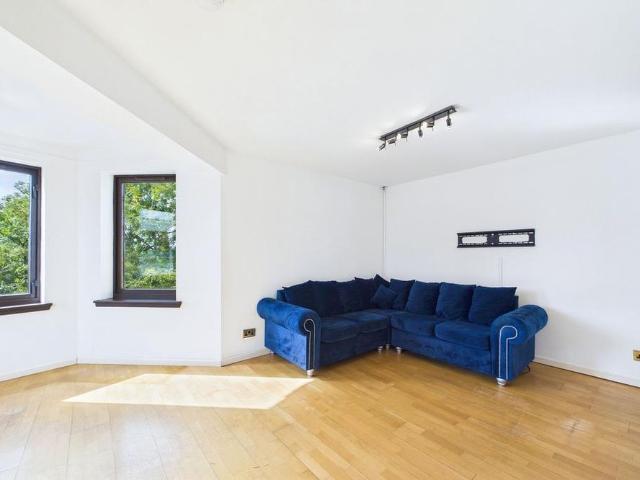 3 bedroom flat to rent
