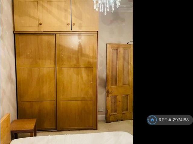 3 bedroom flat to rent