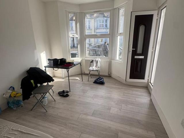 3 bedroom flat to rent