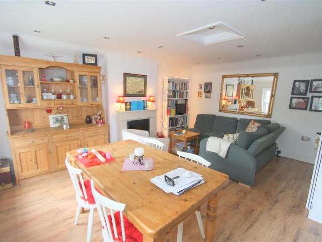 3 bedroom flat to rent