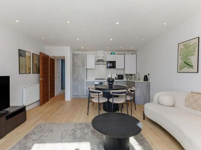 3 bedroom flat to rent