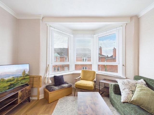 3 bedroom flat to rent