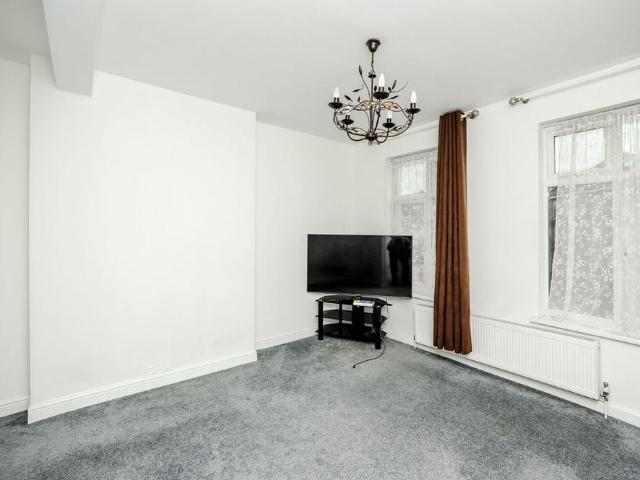3 bedroom flat to rent