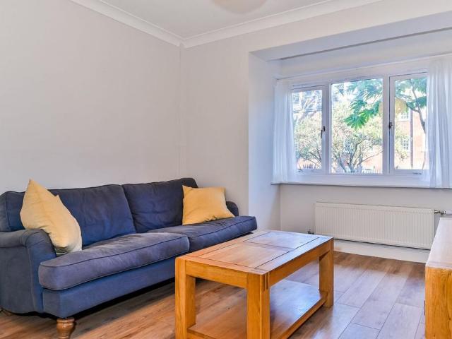 3 bedroom flat to rent