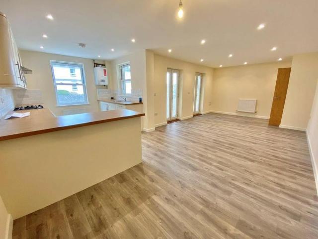 3 bedroom flat to rent