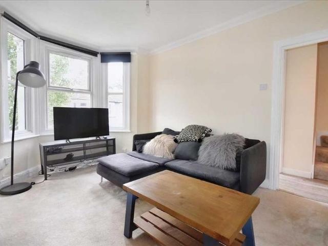 3 bedroom flat to rent