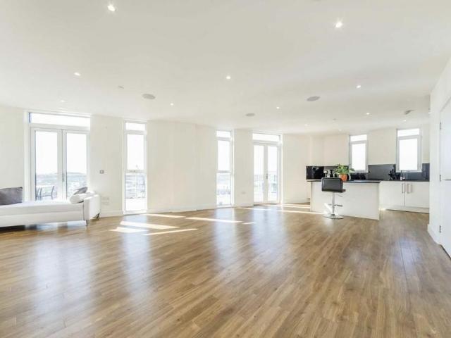 3 bedroom flat to rent