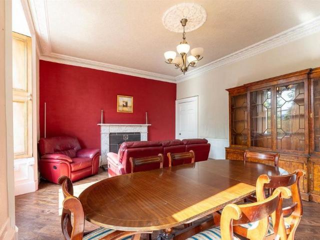3 bedroom flat to rent