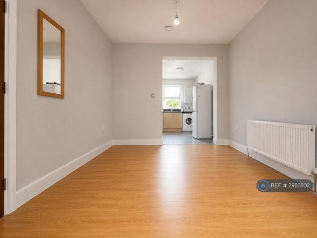 3 bedroom flat to rent