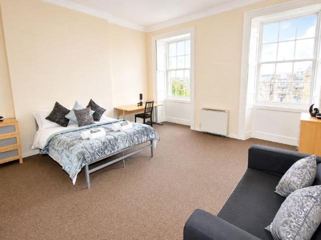 3 bedroom flat to rent
