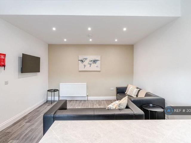 3 bedroom flat to rent