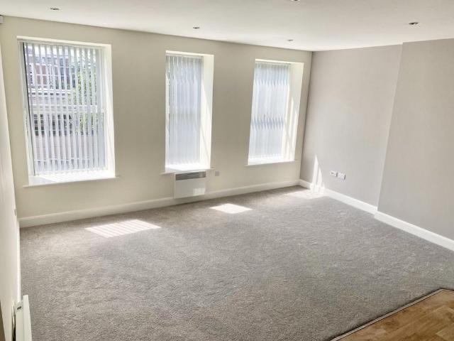 3 bedroom flat to rent