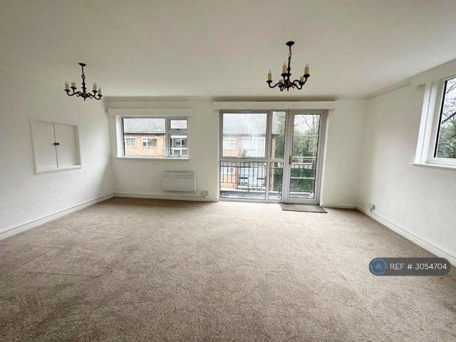3 bedroom flat to rent
