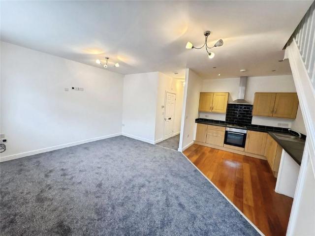 3 bedroom flat to rent