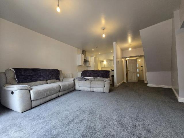 3 bedroom flat to rent