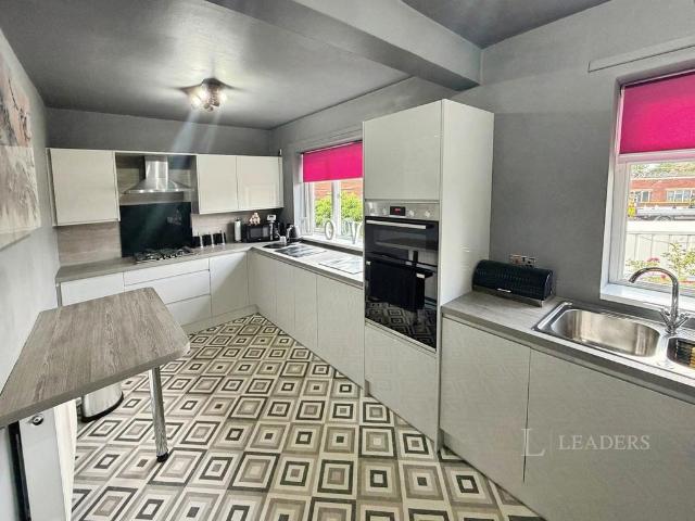 3 bedroom flat to rent