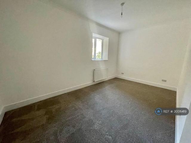 3 bedroom flat to rent