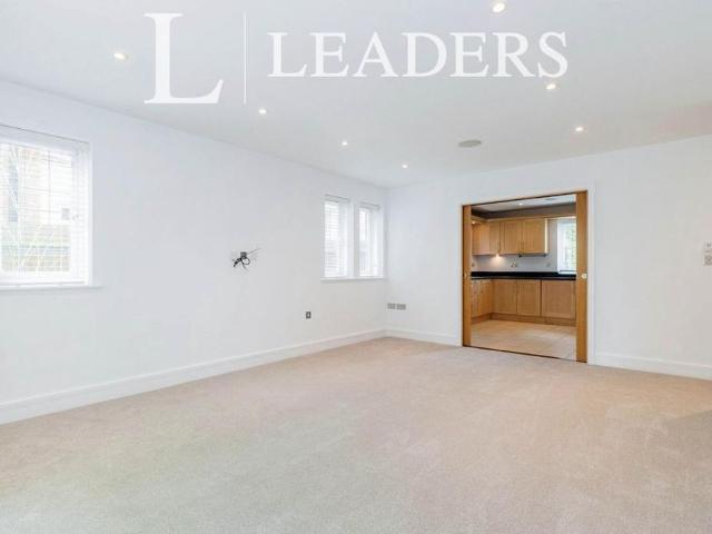 3 bedroom flat to rent