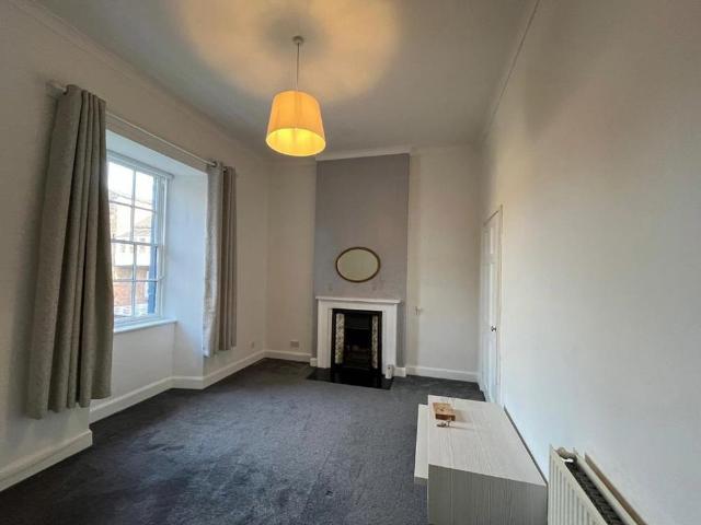 3 bedroom flat to rent