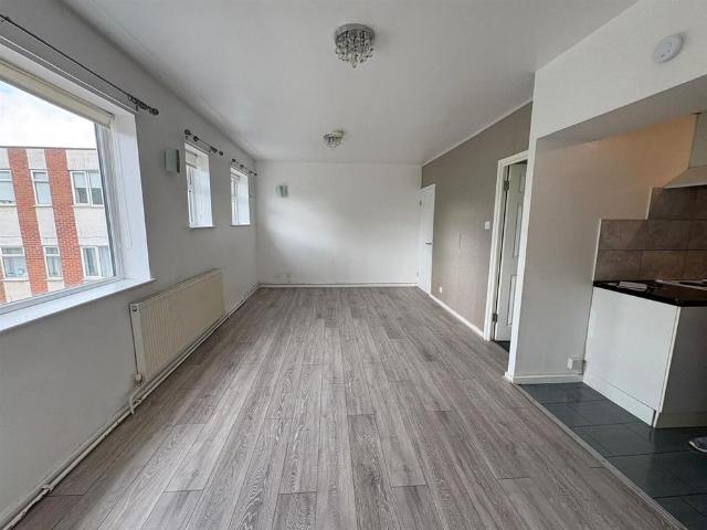 3 bedroom flat to rent
