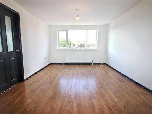 3 bedroom flat to rent