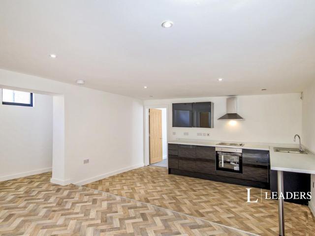 3 bedroom flat to rent