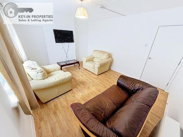 3 bedroom flat to rent