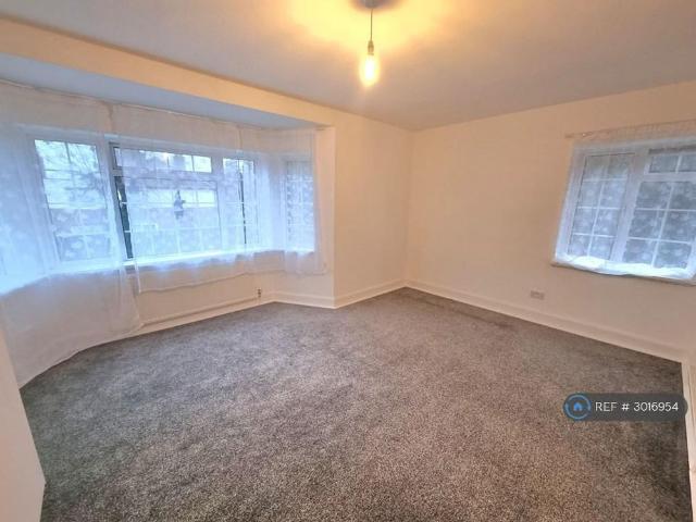 3 bedroom flat to rent