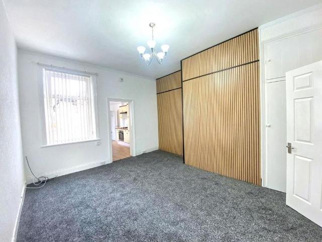 3 bedroom flat to rent