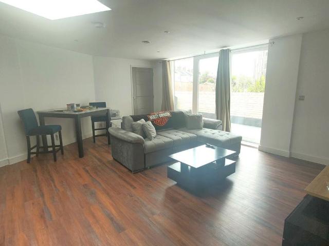 3 bedroom flat to rent