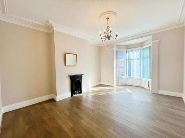 3 bedroom flat to rent