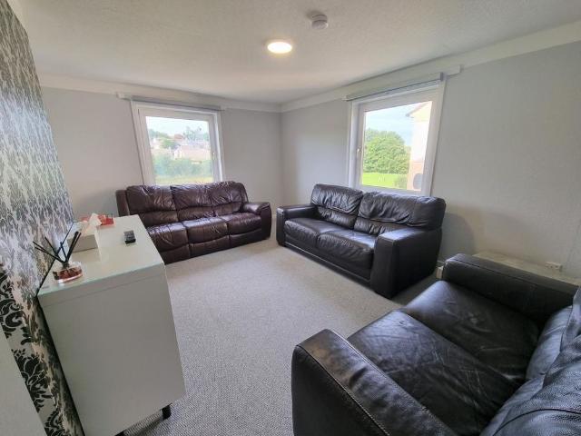 3 bedroom flat to rent