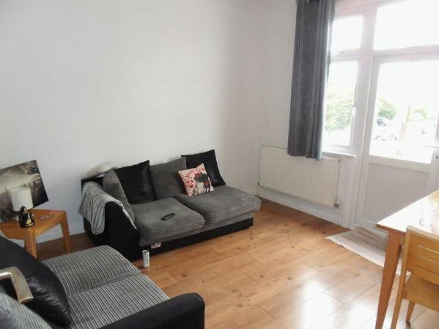 3 bedroom flat to rent