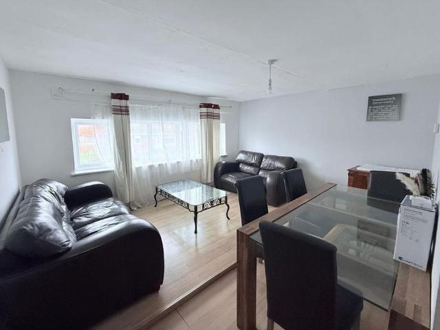 3 bedroom flat to rent