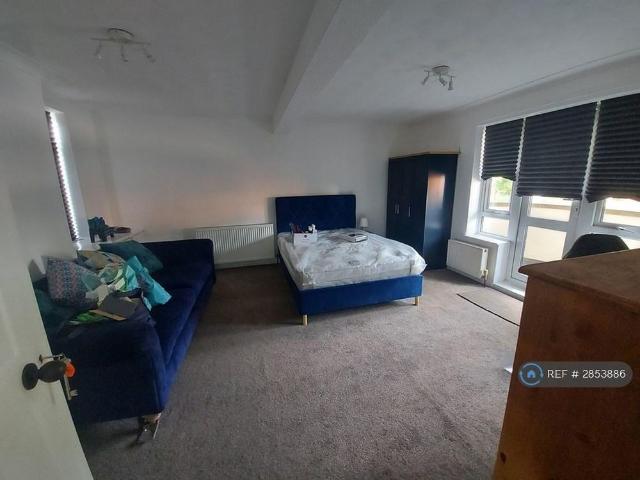 3 bedroom flat to rent