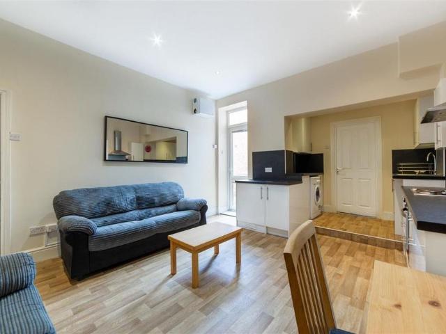 3 bedroom flat to rent