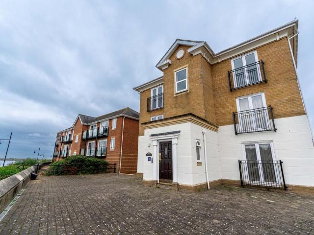 3 bedroom flat to rent