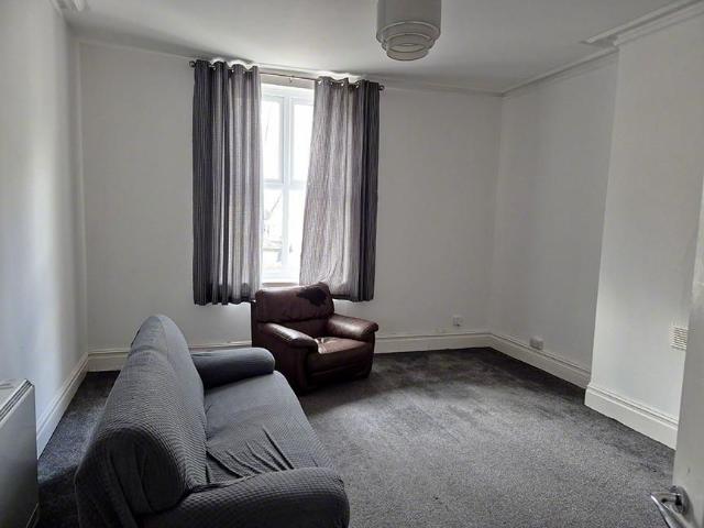 3 bedroom flat to rent