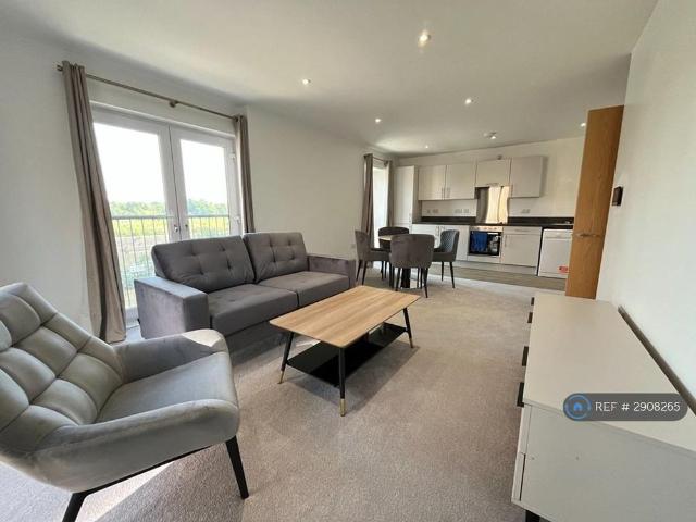 3 bedroom flat to rent