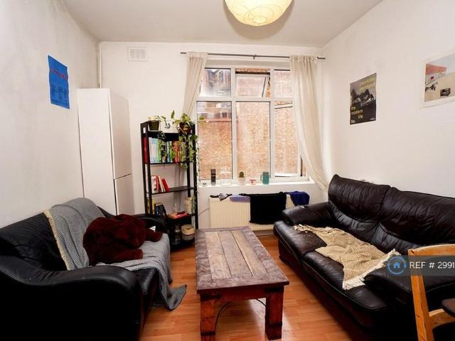 3 bedroom flat to rent