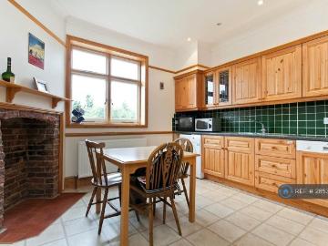 3 bedroom flat to rent