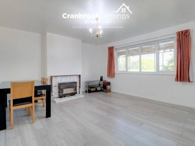 3 bedroom flat to rent