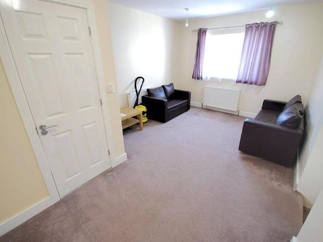 3 bedroom flat to rent