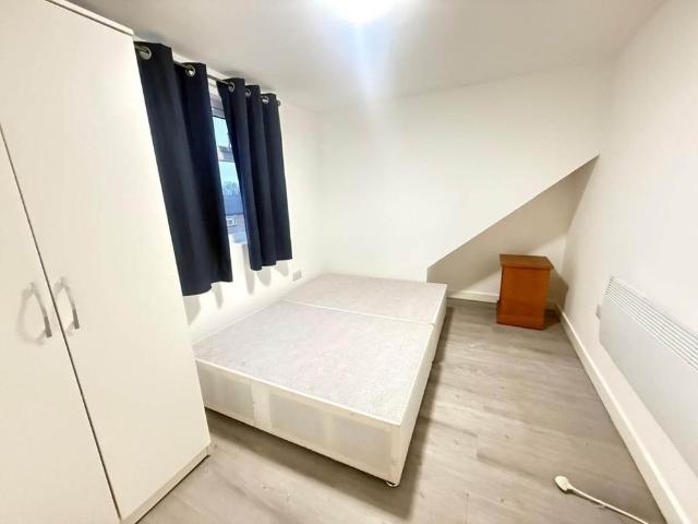 3 bedroom flat to rent