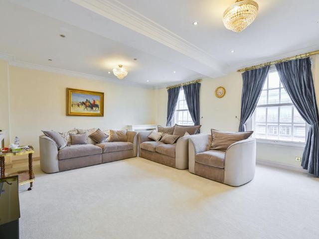 3 bedroom flat to rent
