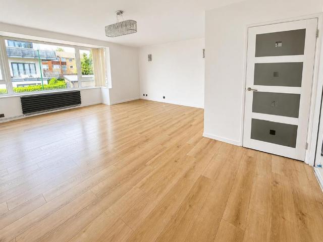 3 bedroom flat to rent
