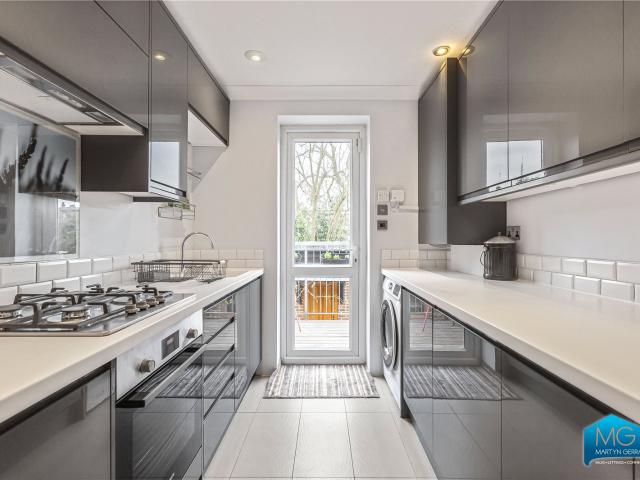 3 bedroom Flat to rent