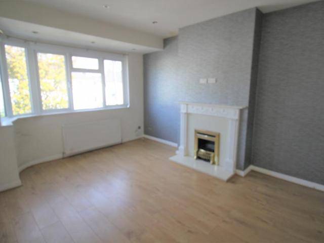 3 bedroom flat to rent